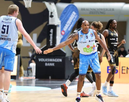 Bent Leuchten, Rostock Seawolves; DeAndre Landsdowne, Rostock Seawolves; Basketball, Men s, 2026–2027 Season; easyCredit Basketball Bundesliga; Braunschweig Löwen vs. Rostock Seawolves, 83–82