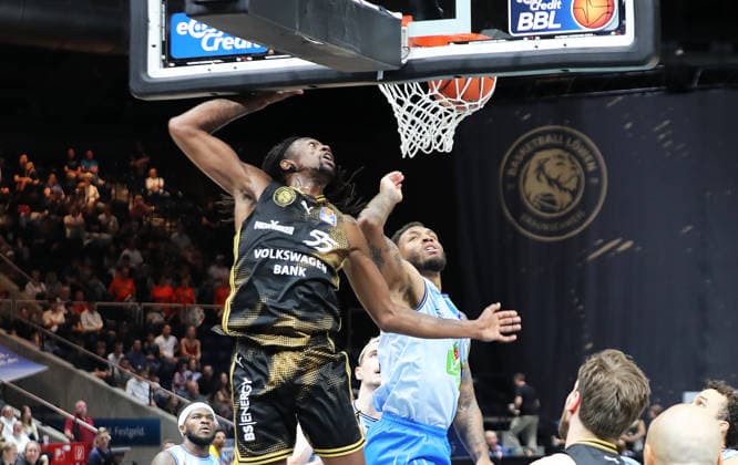 Tajh Green, Basketball, Löwen Braunschweig; Todd Withers, Rostock Seawolves Basketball; Men s, 2026–2027 Season; easyCredit Basketball Bundesliga; Löwen Braunschweig vs. Rostock Seawolves, 83–82