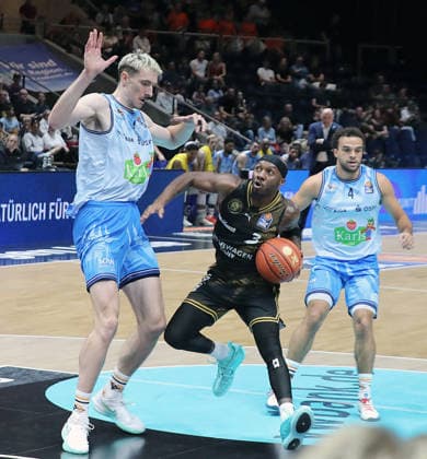 Basketball, Men s, 2026–2027 season, easyCredit Basketball Bundesliga, Basketball Löwen Braunschweig vs. Rostock Seawolves, 83–82 Philipp Hartwich (Rostock Seawolves), Dejour Reaves (Basketball Löwen Braunschweig), Elias Baggette (Rostock Seawolves)