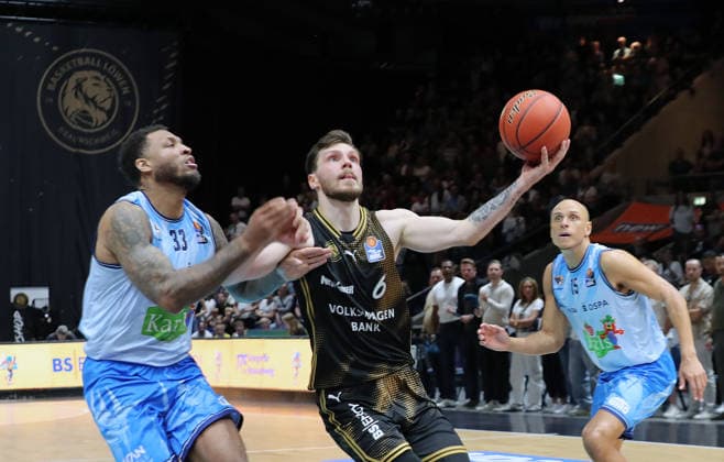 Todd Withers, Rostock Seawolves; Ferdinand Zylka, Basketball Löwen Braunschweig; Men s Basketball, 2026–2027 Season; easyCredit Basketball Bundesliga; Basketball Löwen Braunschweig vs. Rostock Seawolves, 83–82