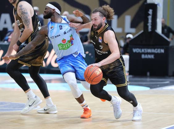 Tj Crockett Jr., Rostock Seawolves; Devin Askew, Basketball Löwen Braunschweig; Men s Basketball, 2026–2027 Season; easyCredit Basketball Bundesliga; Basketball Löwen Braunschweig vs. Rostock Seawolves, 83–82