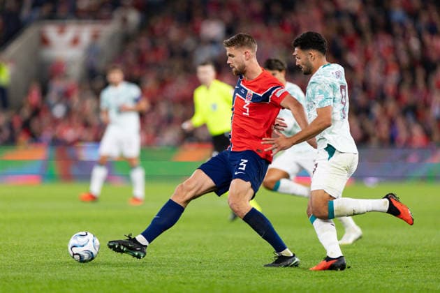 OSLO, NORWAY - SEPTEMBER 27: Kristoffer Ajer of Norway controls the ball during the UEFA Nations League match between Norway and Portugal at Ullevaal Stadion on September 27, 2026 in Oslo, Norway. (Photo by Ane Frosaker Sports Press Photo) Copyright: xAnexFrosakerx xSPPx Sportspressphoto_SPR241595