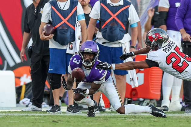 Sep 27, 2026; Tampa, FL, USA; Minnesota Vikings wide receiver Jordan Addison (3) catches a pass during an NFL, American Football Herren, USA football game between the Minnesota Vikings and Tampa Bay Buccaneers at Raymond James Stadium in Tampa, Florida. The Vikings defeated the Buccaneers 23-16. Mandatory Credit: Taylor McFee-Cal Media NFL 2026: Vikings Vs Buccaneers SEP 27  - ZUMAc04_ 20260927_zma_c04_103 Copyright: xTaylorxMcfeex