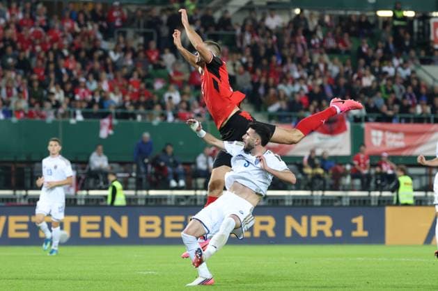 27.09.2026 - SOCCER - 2026 27 UEFA NATIONS LEAGUE, League B - Group B3, Round 2, Austria vs Kosovo Lumbardh Dellova (Kosovo) and Sasa Kalajdzic (Austria) in aerial duel Vienna Ernst-Happel-Stadion Vienna Austria Copyright: xYigitxOermexYigitxOermex