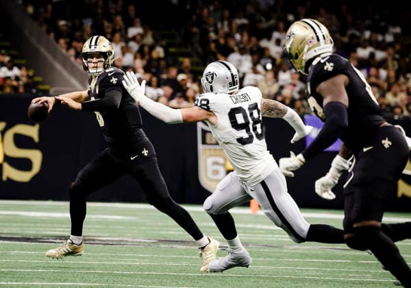 NEW ORLEANS, LA - SEPTEMBER 27: Tyler Shough 6 of the New Orleans Saints throws as Maxx Crosby 98 of the Las Vegas Raiders pressures during the first half of an NFL, American Football Herren, USA game on September 27. 2026, at Caesars Superdome in New Orleans, Louisiana. (Photo by Derick Hingle Icon Sportswire) NFL: SEP 27 Raiders at Saints EDITORIAL USE ONLY Icon12626927024