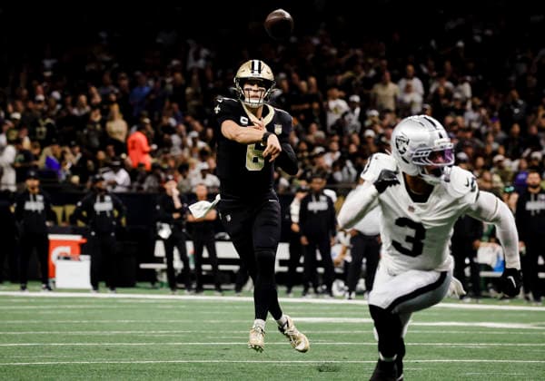 NEW ORLEANS, LA - SEPTEMBER 27: Tyler Shough 6 of the New Orleans Saints throws a pass against the Las Vegas Raiders during the first half of an NFL, American Football Herren, USA game on September 27. 2026, at Caesars Superdome in New Orleans, Louisiana. (Photo by Derick Hingle Icon Sportswire) NFL: SEP 27 Raiders at Saints EDITORIAL USE ONLY Icon12626927010