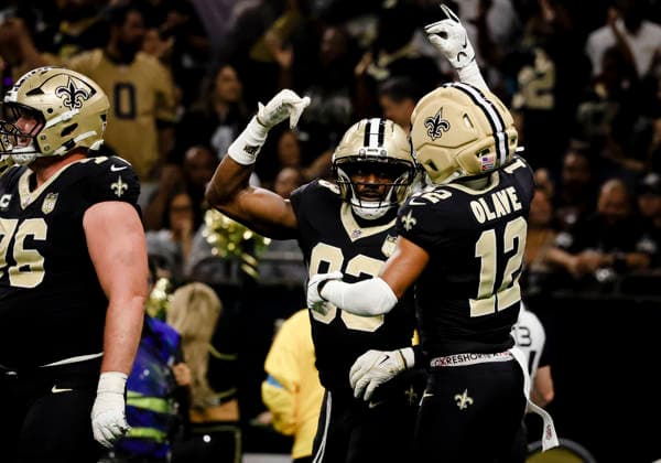 NEW ORLEANS, LA - SEPTEMBER 27: Juwan Johnson 83 of the New Orleans Saints and Chris Olave 12 celebrate after a touchdown against the Las Vegas Raiders during the first half of an NFL, American Football Herren, USA game on September 27. 2026, at Caesars Superdome in New Orleans, Louisiana. (Photo by Derick Hingle Icon Sportswire) NFL: SEP 27 Raiders at Saints EDITORIAL USE ONLY Icon12626927014