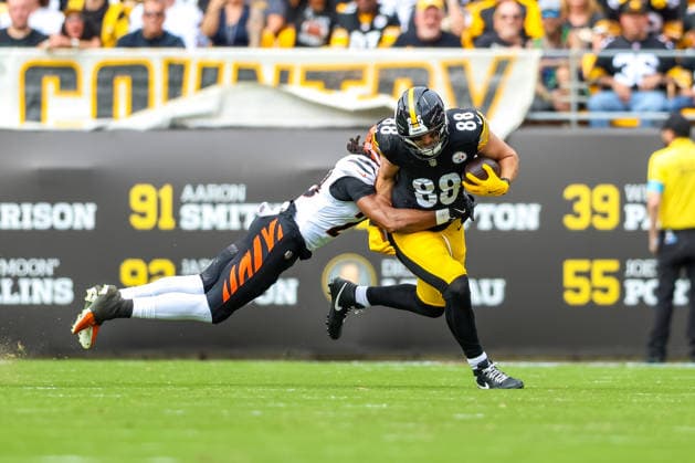 September 27, 2026, Pittsburgh, Pennsylvania, USA: Pittsburgh Steelers tight end PAT FREIERMUTH (88) carries the ball after a reception during the NFL, American Football Herren, USA football game between the Pittsburgh Steelers and the Cincinnati Bengals in Pittsburgh, Pennsylvania. Pittsburgh USA - ZUMAg257 20260927_zsp_g257_016 Copyright: xBrentxGudenschwagerx
