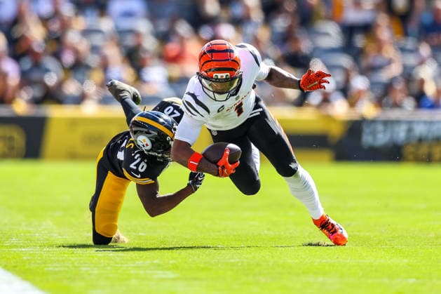 September 27, 2026, Pittsburgh, Pennsylvania, USA: Pittsburgh Steelers cornerback BRANDIN ECHOLS (26) drags down Cincinnati Bengals wide receiver JA MARR CHASE (1) during the NFL, American Football Herren, USA football game between the Pittsburgh Steelers and the Cincinnati Bengals in Pittsburgh, Pennsylvania. Pittsburgh USA - ZUMAg257 20260927_zsp_g257_025 Copyright: xBrentxGudenschwagerx
