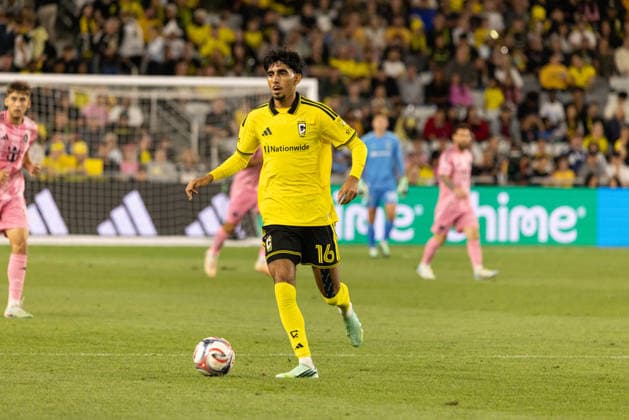 COLUMBUS, OH - SEPTEMBER 27: Columbus Crew Midfielder Taha Habroune (16) is seen on the field with the ball in the first half during the MLS, Fussball Herren, USA match between Columbus Crew and Inter Miami on September 27th, 2026 at ScottsMiracle-Gro Field in Columbus, OH (Photo by Michael Brown Icon Sportswire) SOCCER: SEP 27 MLS Columbus Crew vs Inter Miami CF EDITORIAL USE ONLY Icon27026092724