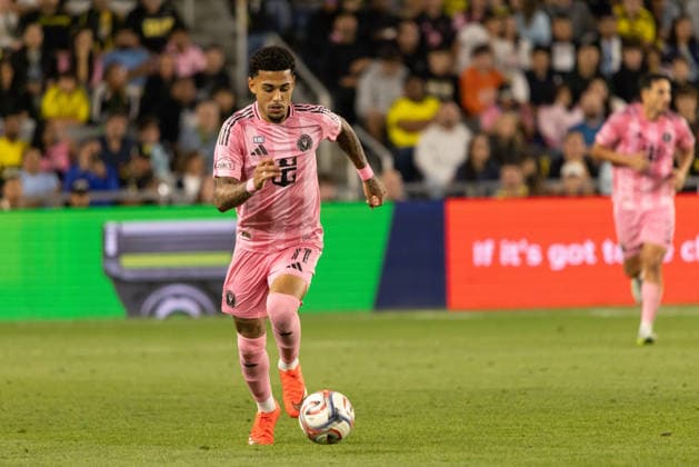 COLUMBUS, OH - SEPTEMBER 27: Inter Miami CF Forward Riquelme Fillipi (11) dribbles the ball on the field in the second half during the MLS, Fussball Herren, USA match between Columbus Crew and Inter Miami on September 27th, 2026 at ScottsMiracle-Gro Field in Columbus, OH (Photo by Michael Brown Icon Sportswire) SOCCER: SEP 27 MLS Columbus Crew vs Inter Miami CF EDITORIAL USE ONLY Icon27026092741