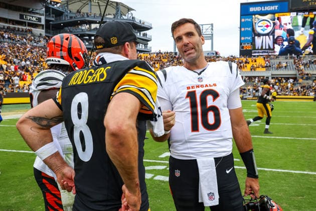September 27, 2026, Pittsburgh, Pennsylvania, USA: Pittsburgh Steelers quarterback AARON RODGERS (8) talks with Cincinnati Bengals quarterback JOE FLACCO (16) after the NFL, American Football Herren, USA football game between the Pittsburgh Steelers and the Cincinnati Bengals in Pittsburgh, Pennsylvania. Pittsburgh USA - ZUMAg257 20260927_zsp_g257_064 Copyright: xBrentxGudenschwagerx