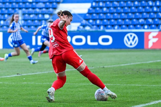 Soccer I Women I 2026–2027 Season I DFB Cup I 1 FC Magdeburg vs. 1 FC Union Berlin I September 27, 2026 Sophie Weidauer 9, 1 FC Union Berlin with ball, cutout, close-up, portrait, single photo, single image, body, Magdeburg, Avnet Arena, Heinz Krügel Platz 1, Saxony-Anhalt, Germany Copyright: xLobeca InesxHähnelx