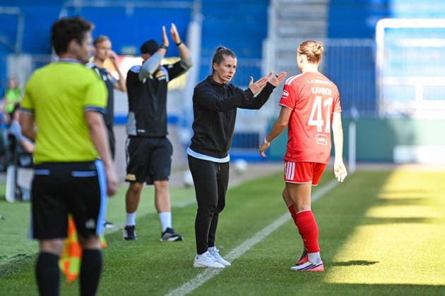 Soccer I Women’s Soccer I 2026–2027 Season I DFB Cup I 1 FC Magdeburg vs. 1 FC Union Berlin I September 27, 2026 Marie Louise Eta, coach of 1 FC Union Berlin, gives instructions to Lia Kamber, 41, 1. FC Union Berlin, gives instructions to Lia Kamber, 41, at the Avnet Arena in Magdeburg, Heinz Krügel Field, Saxony-Anhalt, Germany Copyright: xLobeca InesxHähnelx