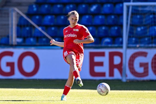 Soccer I Women s Soccer I 2026–2027 Season I DFB Cup I 1. FC Magdeburg vs. 1. FC Union Berlin I September 27, 2026 Jella Veit 30, 1 FC Union Berlin plays the ball; cutout, close-up, portrait, single photo, single image, body; Magdeburg, Avnet Arena, Heinz Krügel Platz 1, Saxony-Anhalt, Germany Copyright: xLobeca InesxHähnelx
