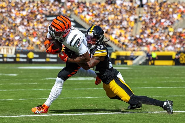 September 27, 2026, Pittsburgh, Pennsylvania, USA: Cincinnati Bengals wide receiver JA MARR CHASE (1) catches a pass for a touchdown against Pittsburgh Steelers cornerback ASANTE SAMUEL JR. (22) during the NFL, American Football Herren, USA football game between the Pittsburgh Steelers and the Cincinnati Bengals in Pittsburgh, Pennsylvania. Pittsburgh USA - ZUMAg257 20260927_zsp_g257_078 Copyright: xBrentxGudenschwagerx