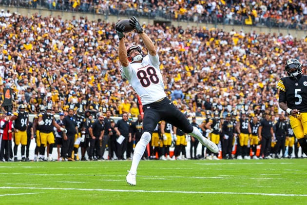 September 27, 2026, Pittsburgh, Pennsylvania, USA: Cincinnati Bengals tight end MIKE GESICKI (88) leaps for a touchdown reception during the NFL, American Football Herren, USA football game between the Pittsburgh Steelers and the Cincinnati Bengals in Pittsburgh, Pennsylvania. Pittsburgh USA - ZUMAg257 20260927_zsp_g257_097 Copyright: xBrentxGudenschwagerx