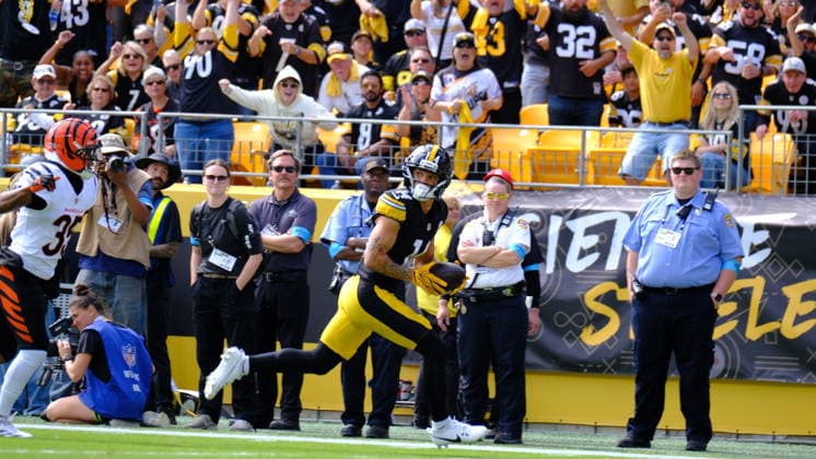 Sep 27, 2026; Roman Wilson 14 during the Pittsburgh Steelers vs Cincinnati Bengals game in Pittsburgh, PA, USA; at Acrisure Stadium. Mandatory Credit: -Cal Media Pittsburgh USA - ZUMAcp5_ 20260927_faf_cp5_054 Copyright: xJasonxPohuskix
