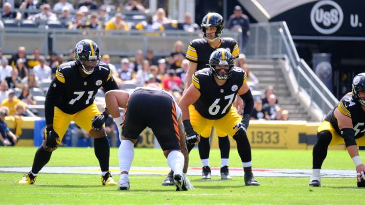 Sep 27, 2026; Aaron Rodgers 8 during the Pittsburgh Steelers vs Cincinnati Bengals game in Pittsburgh, PA, USA; at Acrisure Stadium. Mandatory Credit: -Cal Media Pittsburgh USA - ZUMAcp5_ 20260927_faf_cp5_057 Copyright: xJasonxPohuskix