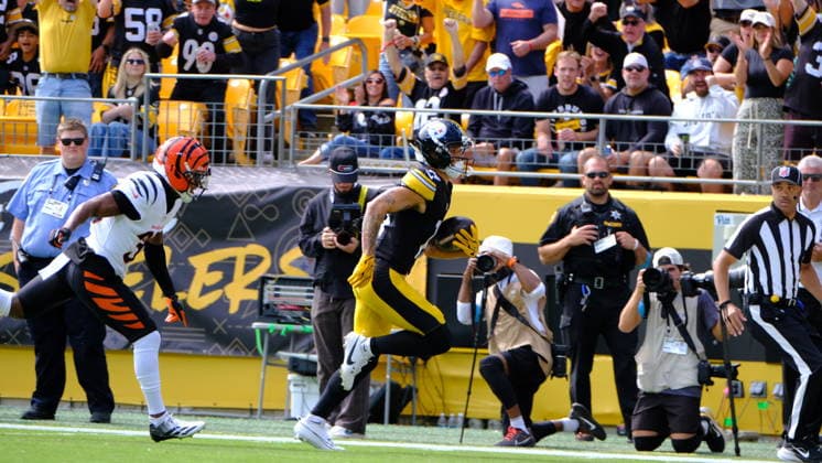Sep 27, 2026; Roman Wilson 14 during the Pittsburgh Steelers vs Cincinnati Bengals game in Pittsburgh, PA, USA; at Acrisure Stadium. Mandatory Credit: -Cal Media Pittsburgh USA - ZUMAcp5_ 20260927_faf_cp5_077 Copyright: xJasonxPohuskix