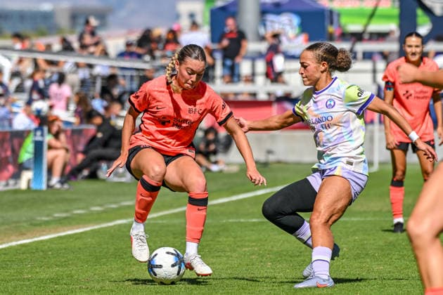 SAN JOSE, CA - SEPTEMBER 27: Bay FC forward Alex Pfeiffer (17) reverses the ball away from Orlando Pride forward Solai Washington (29) during the Latino Heritage match between Orlando Pride and Bay FC on Sunday, September 27, 2026 at PayPal Stadium in San Jose, California. (Photo by Douglas Stringer Icon Sportswire) SOCCER: SEP 27 NWSL Bay FC vs Orlando Pride EDITORIAL USE ONLY Icon260927008