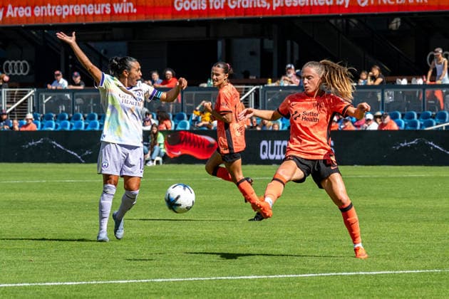 SAN JOSE, CA - SEPTEMBER 27: Orlando Pride forward Marta Marta (10) tries to get the attention of the field official as Bay FC midfielder Hannah Bebar (41) passes the ball during the Latino Heritage match between Orlando Pride and Bay FC on Sunday, September 27, 2026 at PayPal Stadium in San Jose, California. (Photo by Douglas Stringer Icon Sportswire) SOCCER: SEP 27 NWSL Bay FC vs Orlando Pride EDITORIAL USE ONLY Icon260927013