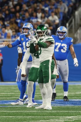 DETROIT, MI - SEPTEMBER 27: New York Jets safety Andre Cisco (8) celebrates a defensive stop during the first quarter of a regular season NFL, American Football Herren, USA football game between the New York Jets and the Detroit Lions on September 27, 2026 at Ford Field in Detroit, Michigan. (Photo by Scott W. Grau Icon Sportswire) NFL: SEP 27 Jets at Lions EDITORIAL USE ONLY Icon26092716