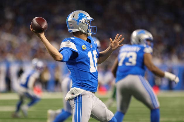 DETROIT, MI - SEPTEMBER 27: Detroit Lions quarterback Jared Goff (16) throws a pass during the first quarter of a regular season NFL, American Football Herren, USA football game between the New York Jets and the Detroit Lions on September 27, 2026 at Ford Field in Detroit, Michigan. (Photo by Scott W. Grau Icon Sportswire) NFL: SEP 27 Jets at Lions EDITORIAL USE ONLY Icon26092708
