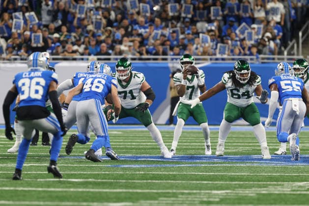 DETROIT, MI - SEPTEMBER 27: New York Jets center Josh Myers (71) and New York Jets guard Dylan Parham (64) block during a play during the first quarter of a regular season NFL, American Football Herren, USA football game between the New York Jets and the Detroit Lions on September 27, 2026 at Ford Field in Detroit, Michigan. (Photo by Scott W. Grau Icon Sportswire) NFL: SEP 27 Jets at Lions EDITORIAL USE ONLY Icon26092723