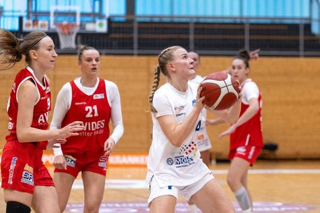 Women s Basketball Bundesliga North: Astro Ladies Bochum vs. Hurricanes Rotenburg ** FOR EDITORIAL USE ONLY ** EDITORIAL USE ONLY ** p On Sunday, September 27, 2026, the VfL VIACTIV Astro Ladies Bochum (white) kicked off the new Women s Basketball Bundesliga North season at the Rundsporthalle with a home victory against the Hurricanes Rotenburg (red). Pictured: Laura Knaup, No. 4, Astro Ladies Bochum Germany NRW Bochum Copyright MichaelxSchwalm Copyright: MichaelxSchwalm doc87sff24n0sj1k06eeh52 ,EDITORIAL USE ONLY Copyright: MichaelxSchwalm