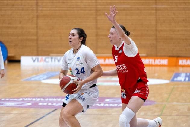 Women s Basketball Bundesliga North: Astro Ladies Bochum vs. Hurricanes Rotenburg ** FOR EDITORIAL USE ONLY ** EDITORIAL USE ONLY ** p On Sunday, September 27, 2026, the VfL VIACTIV Astro Ladies Bochum (in white) kicked off the new Women’s Basketball Bundesliga North season at the Rundsporthalle with a home victory against the Hurricanes Rotenburg (in red). Pictured: Lisa Kullik, No. 24, Astro Ladies Bochum (left) and Nele Gleitsmann, No. 5, Hurricanes Rotenburg (right). Germany, North Rhine-Westphalia, Bochum. Copyright MichaelxSchwalm Copyright: MichaelxSchwalm doc87sfevzguk11e7cfaurk ,EDITORIAL USE ONLY Copyright: MichaelxSchwalm