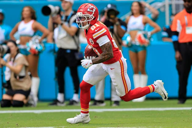 September 27, 2026, Miami Gardens, Florida, United States: Kansas City Chiefs wide receiver Nikko Remigio (81) runs with the ball during an NFL, American Football Herren, USA game against the Miami Dolphins on Sunday, September 27, 2026 at the Hard Rock Stadium. The Chiefs beat the Dolphins 24-10 in the home opener. NFL 2026: Kansas City Chiefs 24 : 10 Miami Dolphins  - ZUMAh180 20260927_zsp_h180_047 Copyright: xKimxHukarix