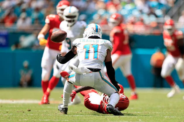 September 27, 2026, Miami Gardens, Florida, United States: Kansas City Chiefs wide receiver Rashee Rice (4) has a pass bounce off him and is intercepted by Miami Dolphins linebacker Jacob Rodriguez (10) during an NFL, American Football Herren, USA game on Sunday, September 27, 2026 at the Hard Rock Stadium. The Chiefs beat the Dolphins 24-10 in the home opener. NFL 2026: Kansas City Chiefs 24 : 10 Miami Dolphins  - ZUMAh180 20260927_zsp_h180_050 Copyright: xKimxHukarix