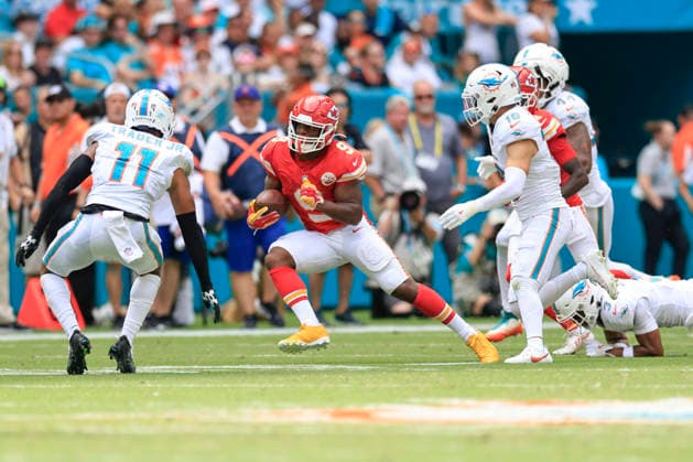 September 27, 2026, Miami Gardens, Florida, United States: Kansas City Chiefs running back Kenneth Walker III (9) runs with the ball during an NFL, American Football Herren, USA game against the Miami Dolphins on Sunday, September 27, 2026 at the Hard Rock Stadium. The Chiefs beat the Dolphins 24-10 in the home opener. NFL 2026: Kansas City Chiefs 24 : 10 Miami Dolphins  - ZUMAh180 20260927_zsp_h180_062 Copyright: xKimxHukarix