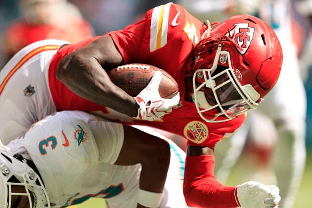 September 27, 2026, Miami Gardens, Florida, United States: Kansas City Chiefs wide receiver Rashee Rice (4) is tackled by Miami Dolphins cornerback Chris Johnson (3) during an NFL, American Football Herren, USA game on Sunday, September 27, 2026 at the Hard Rock Stadium. The Chiefs beat the Dolphins 24-10 in the home opener. Miami Gardens United States - ZUMAh180 20260927_zsp_h180_099 Copyright: xKimxHukarix