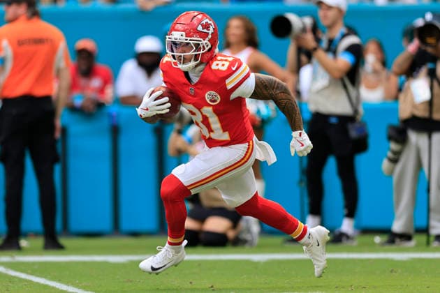 September 27, 2026, Miami Gardens, Florida, United States: Kansas City Chiefs wide receiver Nikko Remigio (81) runs with the ball during an NFL, American Football Herren, USA game against the Miami Dolphins on Sunday, September 27, 2026 at the Hard Rock Stadium. The Chiefs beat the Dolphins 24-10 in the home opener. NFL 2026: Kansas City Chiefs 24 : 10 Miami Dolphins  - ZUMAh180 20260927_zsp_h180_076 Copyright: xKimxHukarix