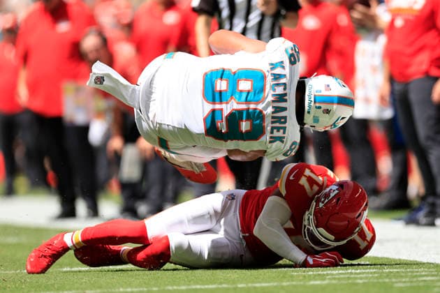 September 27, 2026, Miami Gardens, Florida, United States: Miami Dolphins tight end Will Kacmarek (89) is tackled by Kansas City Chiefs safety Alohi Gilman (17) during an NFL, American Football Herren, USA game against the Kansas City Chiefs on Sunday, September 27, 2026 at the Hard Rock Stadium. The Chiefs beat the Dolphins 24-10 in the home opener. NFL 2026: Kansas City Chiefs 24 : 10 Miami Dolphins  - ZUMAh180 20260927_zsp_h180_089 Copyright: xKimxHukarix