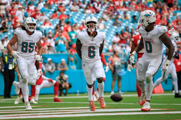 September 27, 2026, Miami Gardens, Florida, United States: Miami Dolphins wide receiver Malik Washington (6) celebrates scoring a touchdown during an NFL, American Football Herren, USA game against the Kansas City Chiefs on Sunday, September 27, 2026 at the Hard Rock Stadium. The Chiefs beat the Dolphins 24-10 in the home opener. NFL 2026: Kansas City Chiefs 24 : 10 Miami Dolphins  - ZUMAh180 20260927_zsp_h180_096 Copyright: xKimxHukarix