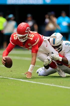 September 27, 2026, Miami Gardens, Florida, United States: Kansas City Chiefs quarterback Patrick Mahomes (15) is sacked by Miami Dolphins linebacker Josh Uche (9) during an NFL, American Football Herren, USA game on Sunday, September 27, 2026 at the Hard Rock Stadium. The Chiefs beat the Dolphins 24-10 in the home opener. NFL 2026: Kansas City Chiefs 24 : 10 Miami Dolphins  - ZUMAh180 20260927_zsp_h180_106 Copyright: xKimxHukarix