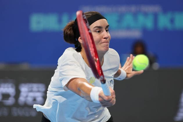 (260928) -- SHENZHEN, Sept. 28, 2026 -- Anhelina Kalinina of Ukraine competes against Karolina Muchova of the Czech Republic during the final match between Ukraine and the Czech Republic at the 2026 Billie Jean King Cup Finals in Shenzhen, south China s Guangdong Province, Sept. 27, 2026. ) (SP)CHINA-SHENZHEN-TENNIS-BILLIE JEAN KING CUP-FINAL (CN) LiangxXu 