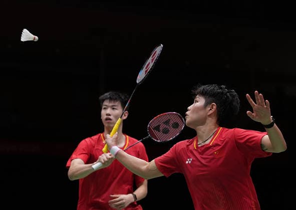 (260928) -- ICHINOMIYA, Sept. 28, 2026 -- Feng Yanzhe Huang Dongping (R) of China compete during the mixed doubles semifinals of badminton against Amri Syahnawi Nita Violina Marwah of Indonesia at the 20th Asian Games Aichi-Nagoya 2026 in Ichinomiya of Aichi Prefecture, Japan, Sept. 28, 2026. ) (SP)JAPAN-ICHINOMIYA-ASIAN GAMES-BADMINTON-MIXED DOUBLES LixBo 