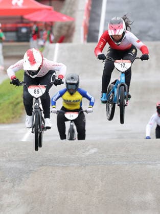 (260928) -- NAGOYA, Sept. 28, 2026 -- Liao Wanyi (front R) of China and Hatakeyama Sae (front L) of Japan compete during the women motos run of cycling BMX racing at the 20th Asian Games Aichi-Nagoya 2026 in Nagoya, Japan, Sept. 28, 2026. ) (SP)JAPAN-NAGOYA-ASIAN GAMES-CYCLING BMX RACING-WOMEN DengxHua 