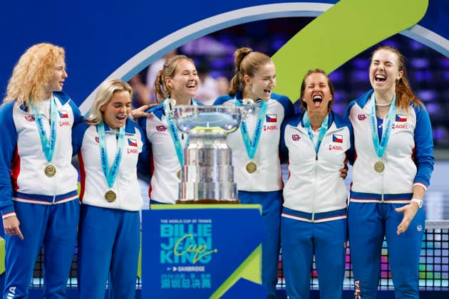 The Czech team, consisting of Katerina Siniakova, Sara Bejlek, Marie Bouzkova, Karolina Muchova, non-playing captain Barbora Strycova, and Linda Noskova during the victory ceremony following their win in the final match against Ukraine in the 2026 Billie Jean King Cup, September 27, 2026, Shenzhen, China. (CTKxPhoto PavelxLebeda) CTKPhotoF202609280002501 CTKPhotoF202609280002501