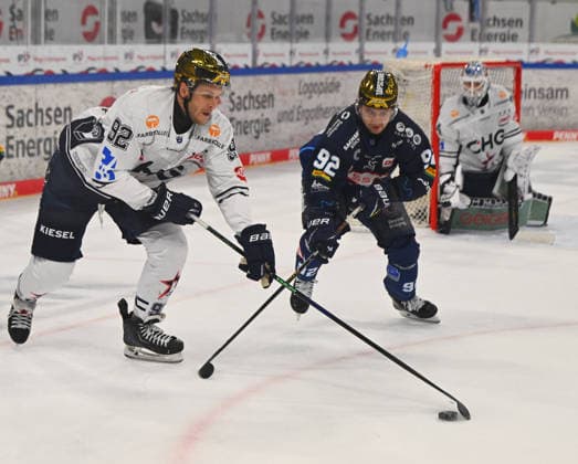 From left: Mark Rassell (Ravensburg), Tomas Andres 92 (Dresden), Dresdner Eislöwen vs. Ravensburg Towerstars, ice hockey, Dresden, Eisloewen, DEL2, DEL 2, 2nd Division, 2026–2027 season, JOYNEXT Arena ice rink in Ostragehege, September 27, 2026,