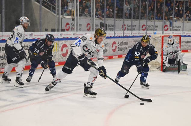 Front row, from left: Mark Rassell (Ravensburg), Tomas Andres 92 (Dresden); Dresdner Eislöwen vs. Ravensburg Towerstars, ice hockey, Dresden, Eisloewen, DEL2, DEL 2, 2nd Division, 2026–2027 season, JOYNEXT Arena ice rink in Ostragehege, September 27, 2026,