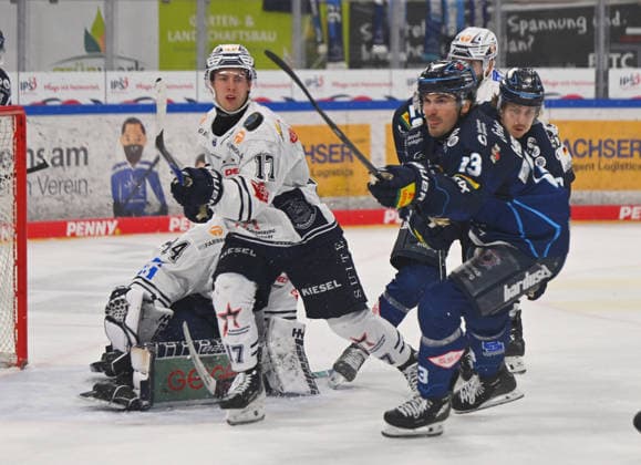 From left: Matt Fonteyne (Ravensburg), Adam Helewka (13, Dresden), Dresdner Eislöwen vs. Ravensburg Towerstars, ice hockey, Dresden, Eisloewen, DEL2, DEL 2, 2nd League, 2026–2027 season, JOYNEXT Arena ice rink at Ostragehege, September 27, 2026,