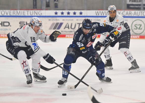 From left: Anselm Gerg (Ravensburg), Tylor Spink (Dresden), Dresdner Eislöwen vs. Ravensburg Towerstars, ice hockey, Dresden, Eisloewen, DEL2, DEL 2, 2nd Division, 2026–2027 season, JOYNEXT Arena ice rink in Ostragehege, September 27, 2026,