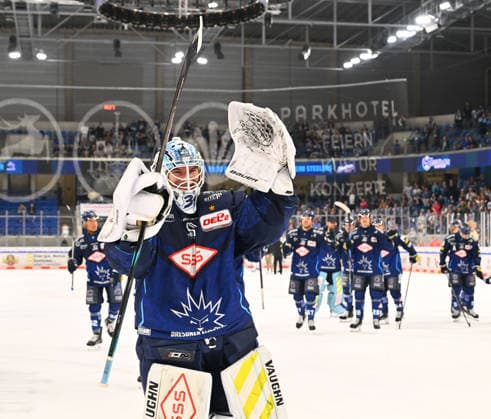 The Eislöwen celebrate their victory; in the foreground, goalie Marvin Berbner (31), Dresden; Dresdner Eislöwen vs. Ravensburg Towerstars; ice hockey; Dresden; Eisloewen; DEL2; DEL 2; 2nd Division; 2026–2027 season; JOYNEXT Arena ice rink in Ostragehege, September 27, 2026,
