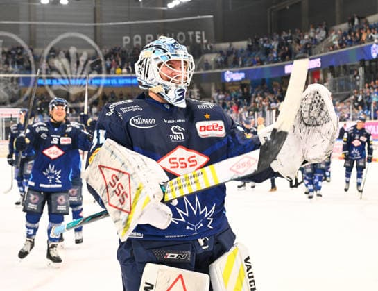 The Eislöwen celebrate their victory; in the foreground, goalie Marvin Berbner, 31, Dresden; Dresdner Eislöwen vs. Ravensburg Towerstars; ice hockey; Dresden; Eisloewen; DEL2; DEL 2; 2nd Division; 2026–2027 season; JOYNEXT Arena ice rink in Ostragehege, September 27, 2026,