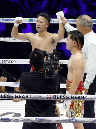 Boxing: Inoue vs. Nasukawa Takuma Inoue (L) of Japan is declared the winner by unanimous decision of a WBC bantamweight world title match against former kickboxer and challenger Tenshin Nasukawa at Toyota Arena Tokyo on Sept. 27, 2026.  A14AA0005629056P